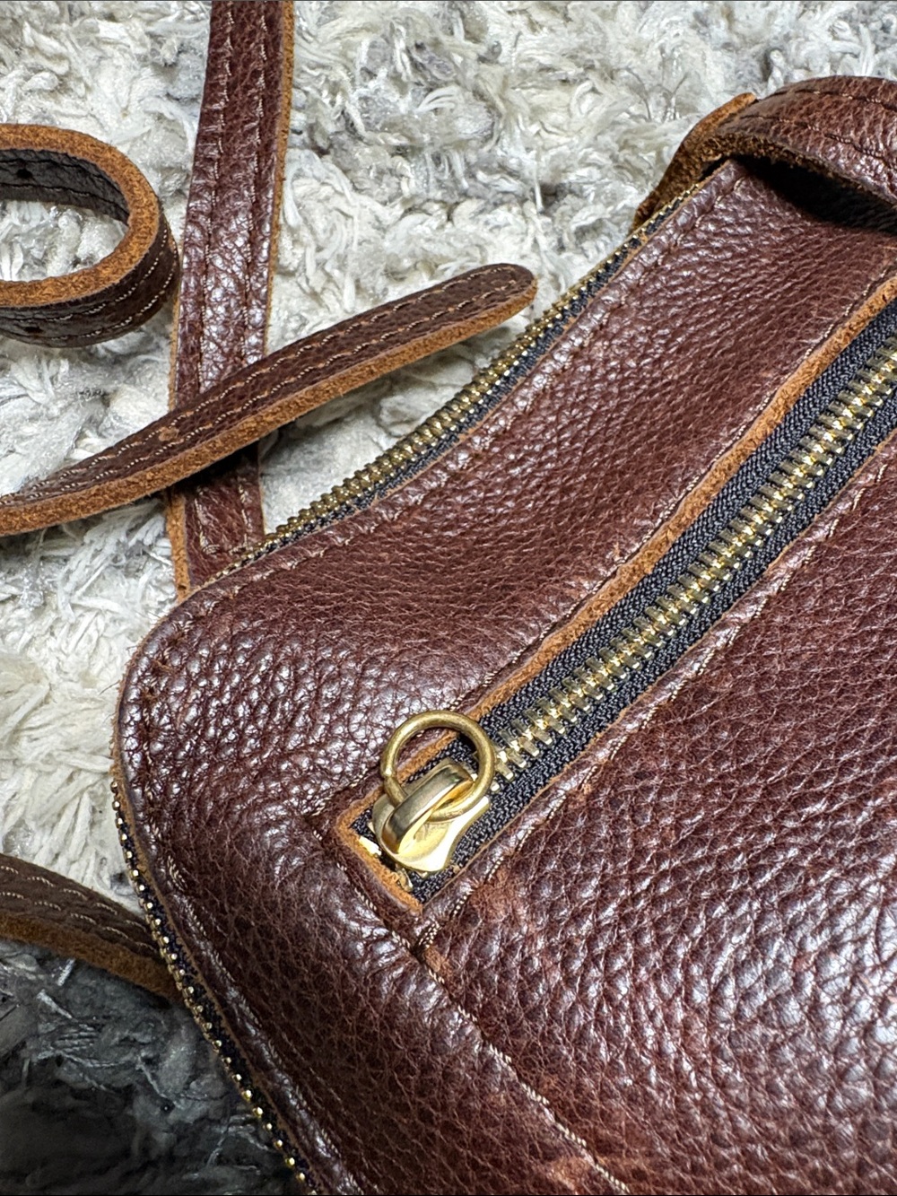 Portland Leather Crossbody bag - Picture 6 of 11